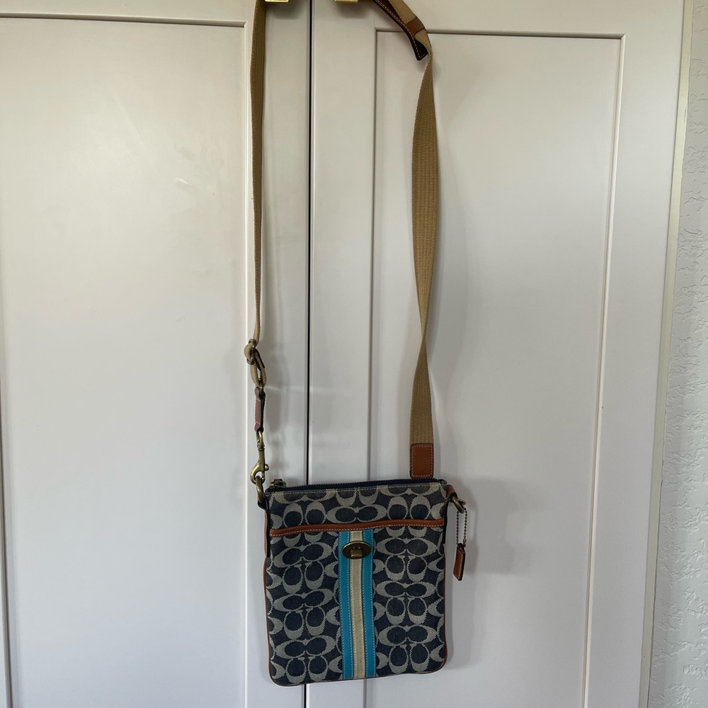 Crossbody Coach logo bag